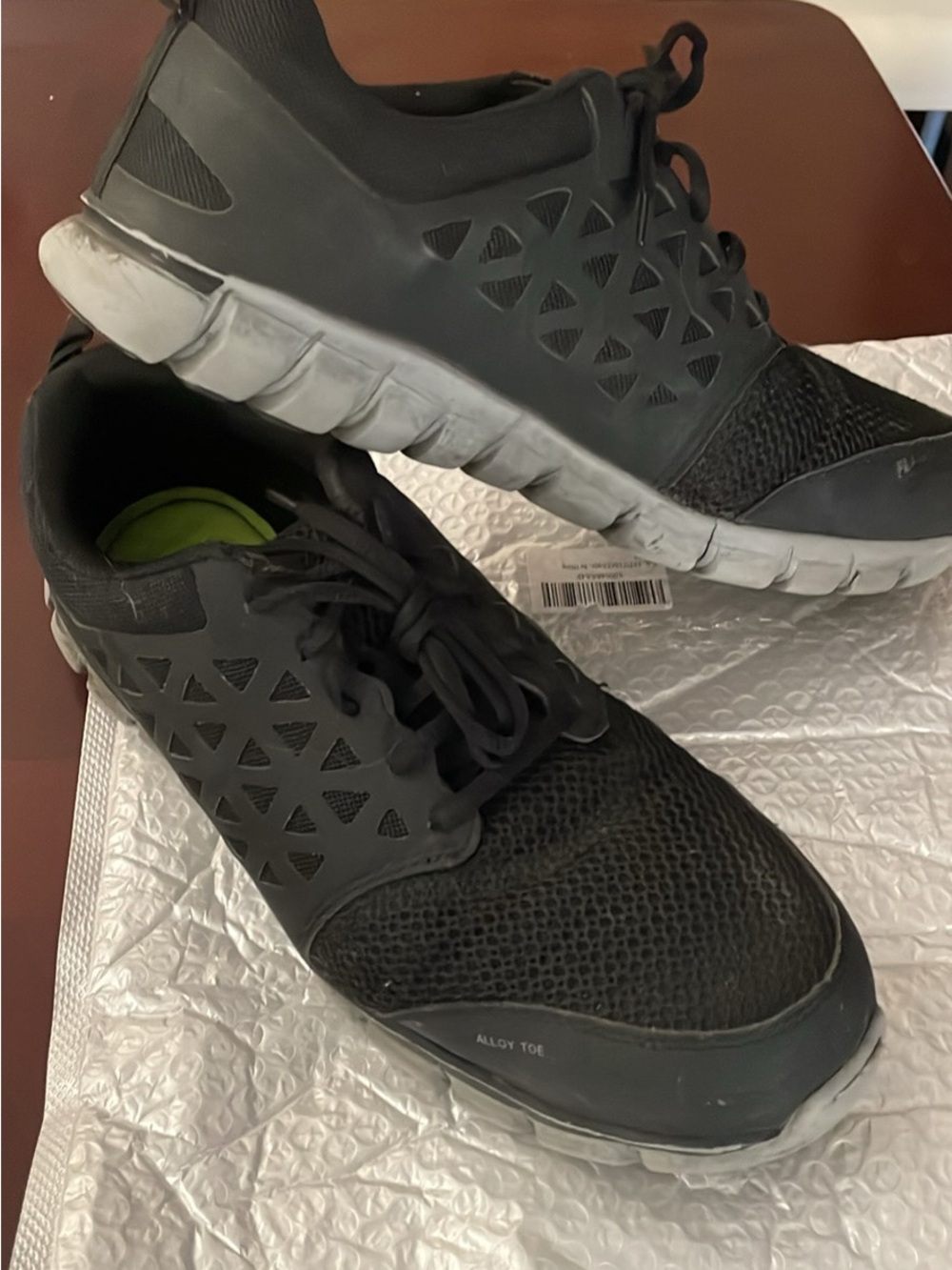 Reebok Sublite Cushion Work Alloy Toe shoe in black Men Size 11 wide
